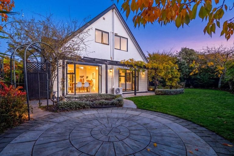 Photo of property in 11 Millcroft Place, Parklands, Christchurch, 8083