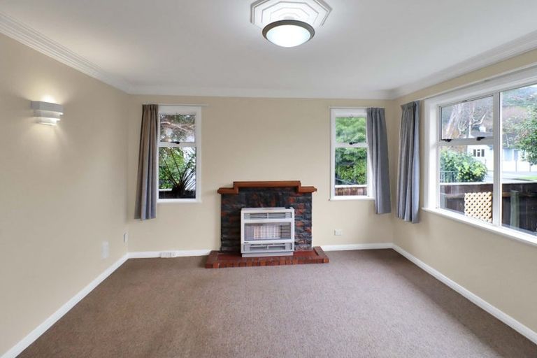 Photo of property in 39 Birdwood Road, Waterloo, Lower Hutt, 5011