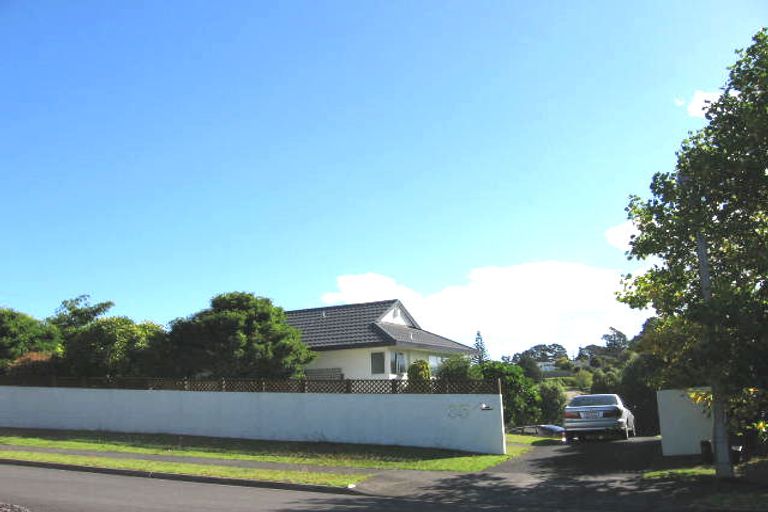 Photo of property in 35 Rifleman Rise, Unsworth Heights, Auckland, 0632
