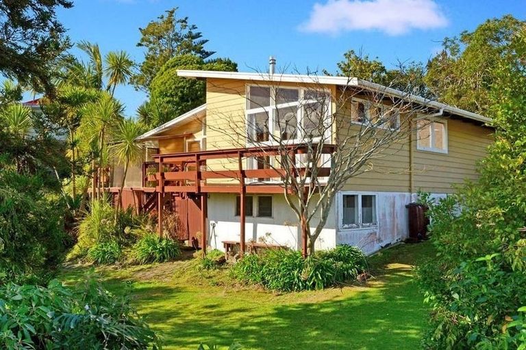 Photo of property in 28 Sunnyfield Crescent, Glenfield, Auckland, 0629