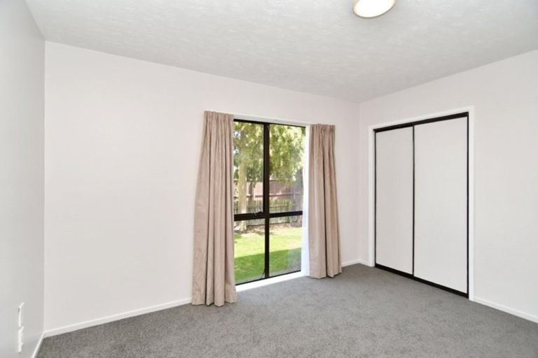 Photo of property in 1/126b Inwoods Close, Parklands, Christchurch, 8083