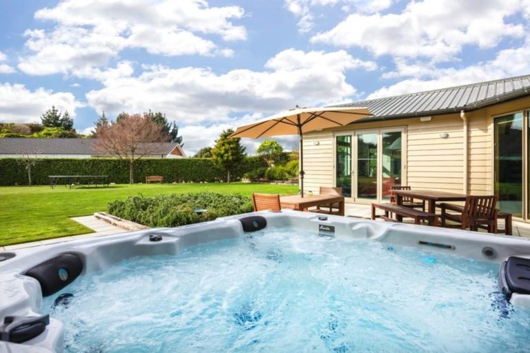 Photo of property in 4 Lamont Place, Waikanae, 5036