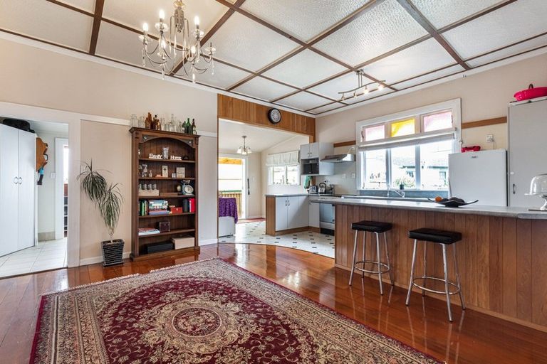 Photo of property in 14 Sandspit Road, Waiuku, 2123