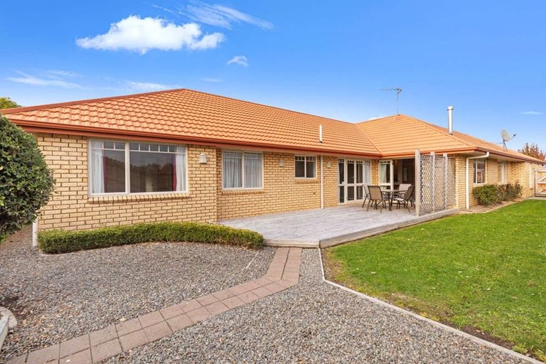 Photo of property in 21 Rothesay Place, Highbury, Palmerston North, 4412