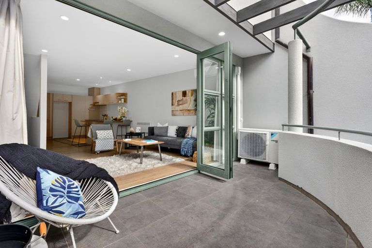 Photo of property in 5/1 Hillcrest Avenue, Hillcrest, Auckland, 0627