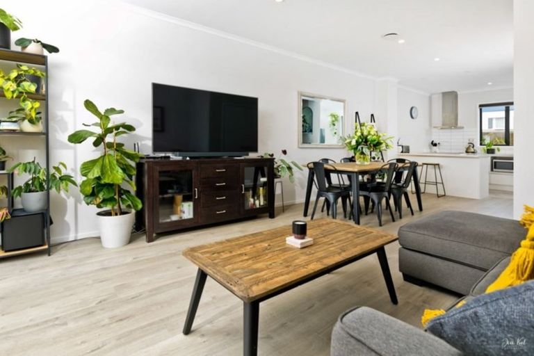 Photo of property in 81c Hobsonville Point Road, Hobsonville, Auckland, 0616