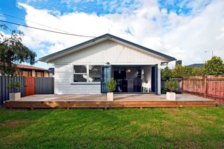 Photo of property in 2/53 Lancaster Road, Beach Haven, Auckland, 0626