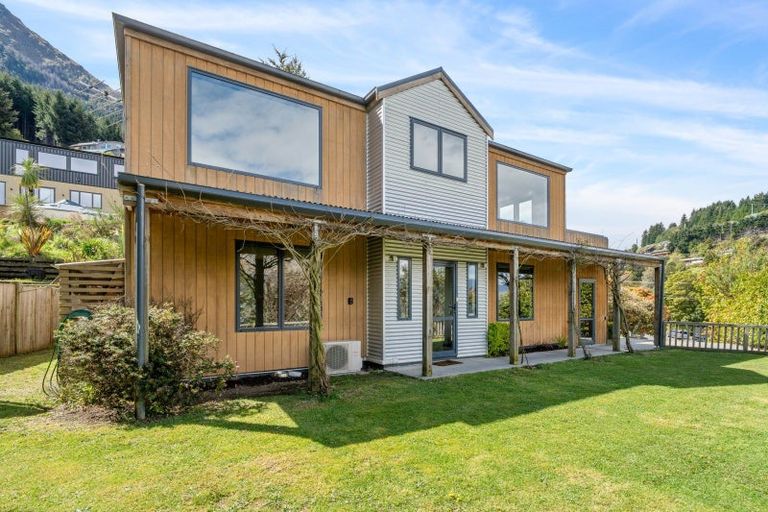 Photo of property in 33 Arawata Terrace, Fernhill, Queenstown, 9300