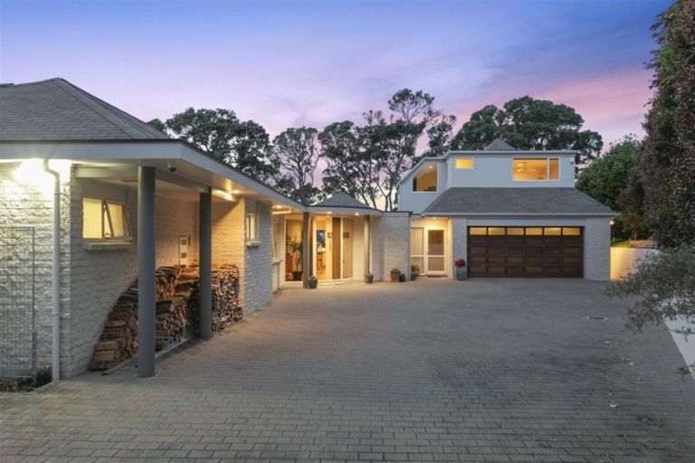 Photo of property in 30 Marellen Drive, Red Beach, 0932