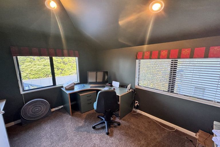 Photo of property in 9a Wadestown Road, Wadestown, Wellington, 6012