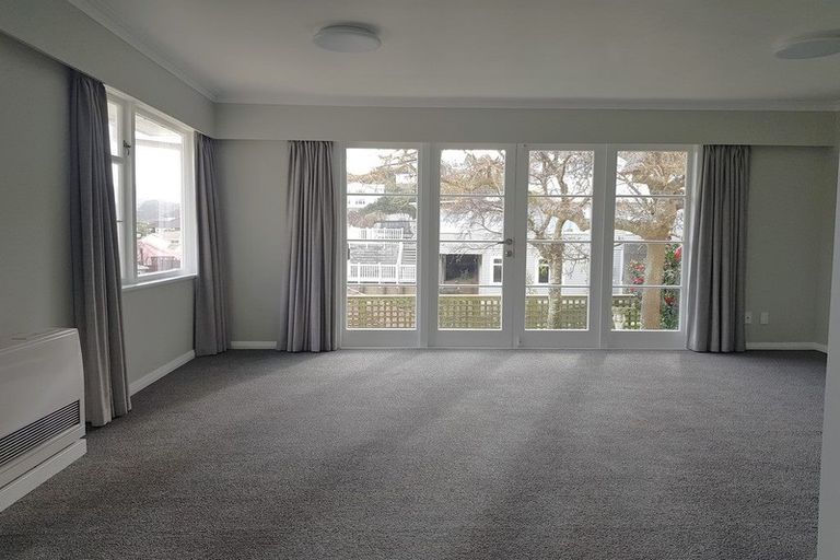 Photo of property in 98 Melbourne Road, Island Bay, Wellington, 6023