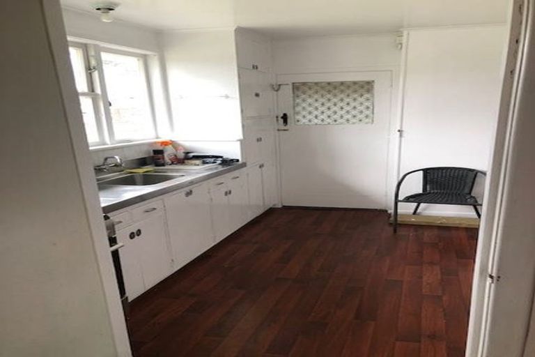 Photo of property in 22 Matipo Road, Te Atatu Peninsula, Auckland, 0610