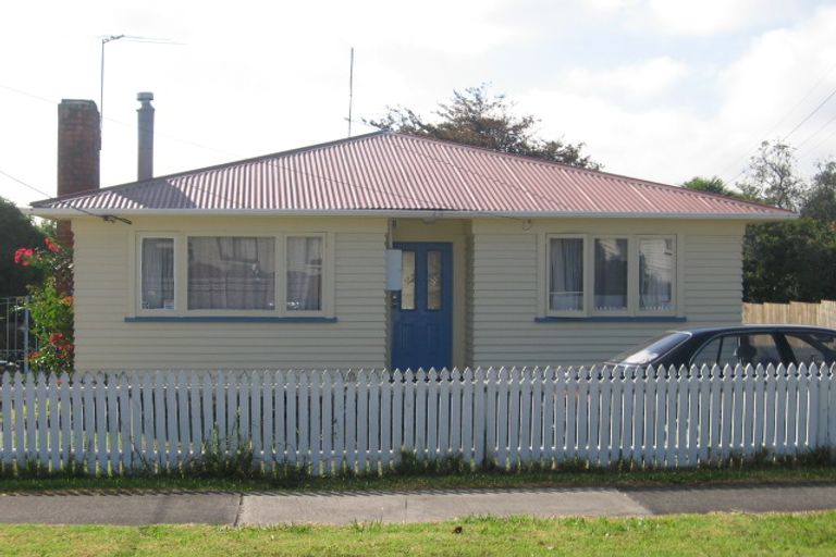 Photo of property in 27 Reid Road, New Lynn, Auckland, 0600