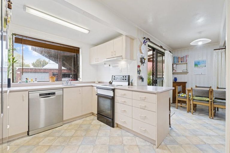 Photo of property in 33 Uatoto Road, Clarks Beach, 2122