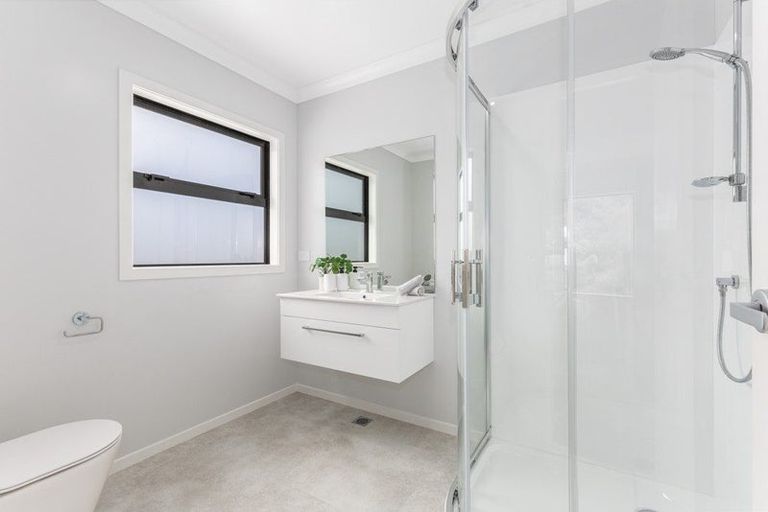 Photo of property in 142 Jamaica Drive, Grenada North, Wellington, 5028