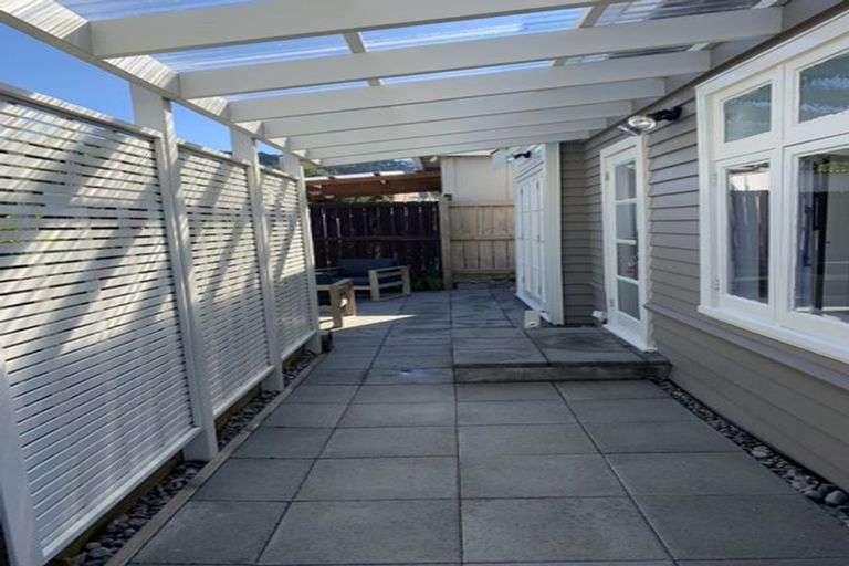 Photo of property in 122 Rongotai Road, Kilbirnie, Wellington, 6022