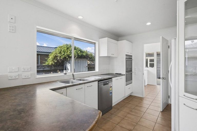 Photo of property in 5 Adrian Grove, Waikanae Beach, Waikanae, 5036