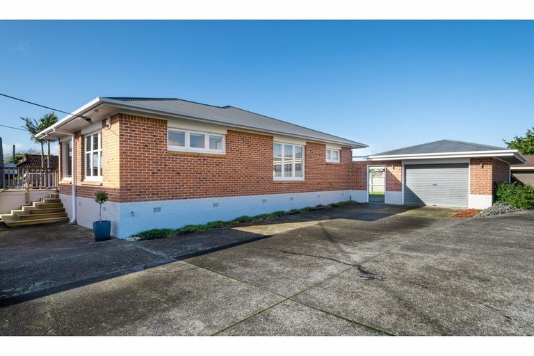 Photo of property in 325a Hobsonville Road, Hobsonville, Auckland, 0618