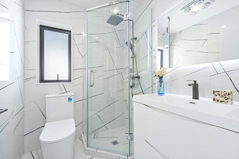 Photo of property in 21b Barron Drive, Green Bay, Auckland, 0604