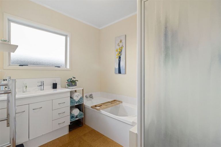 Photo of property in 2/49 Strid Road, Te Atatu South, Auckland, 0610