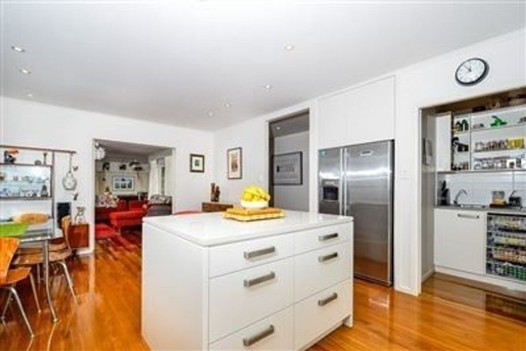 Photo of property in 148 Luckens Road, West Harbour, Auckland, 0618