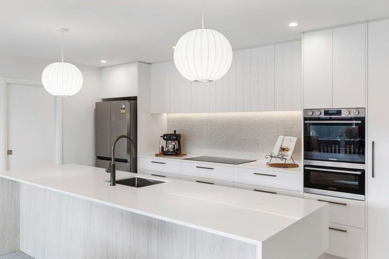 Photo of property in 1 Corsica Court, Fitzherbert, Palmerston North, 4410