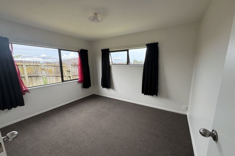 Photo of property in 399b Roscommon Road, Clendon Park, Auckland, 2103