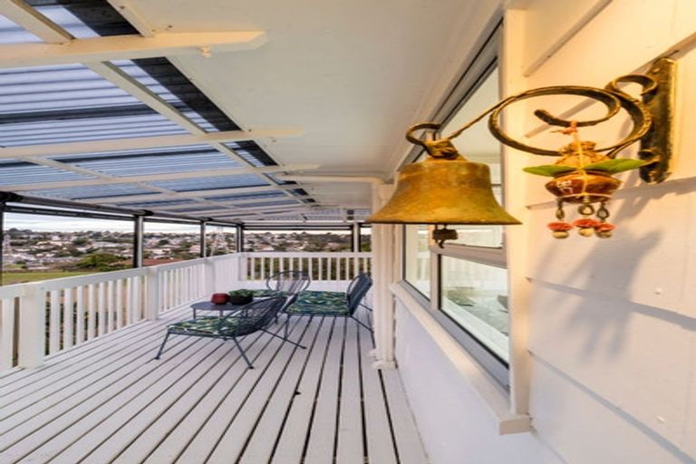 Photo of property in 92 Gallony Avenue, Massey, Auckland, 0614