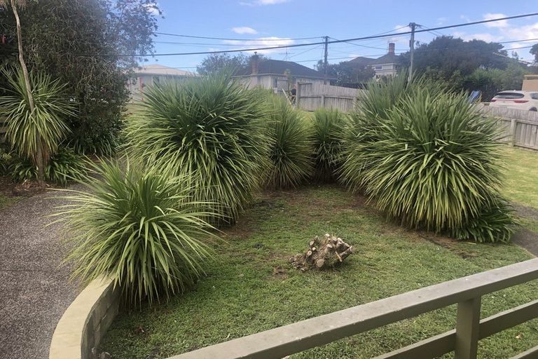Photo of property in 1/9 Fuchsia Place, Birkdale, Auckland, 0626