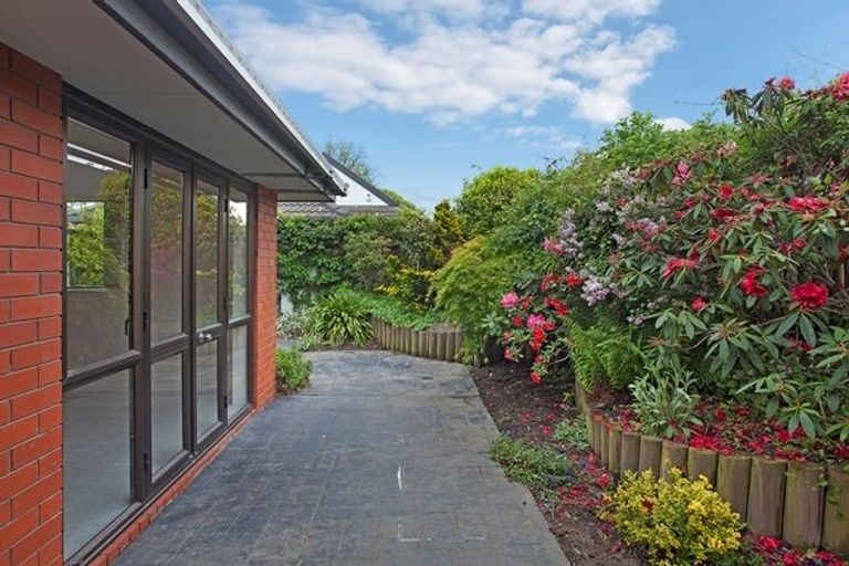 Photo of property in 29 Garreg Road, Fendalton, Christchurch, 8052