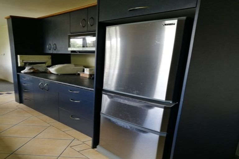 Photo of property in 10 Tamahere Drive, Glenfield, Auckland, 0629