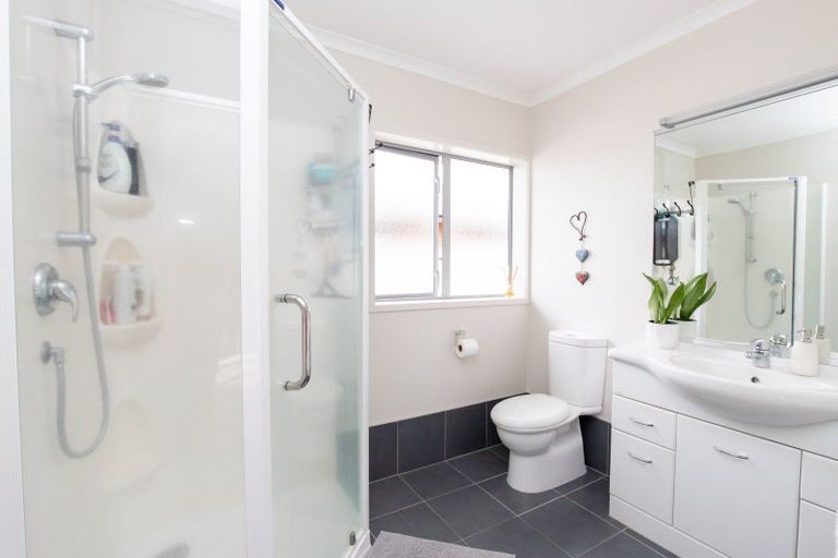 Photo of property in 10 Harris Place, Ngatea, 3503