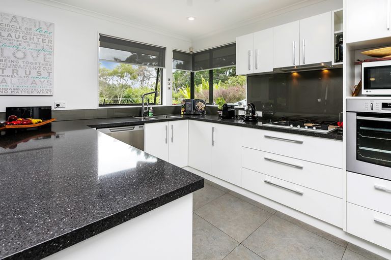 Photo of property in 11 San Pedro Place, Henderson, Auckland, 0612