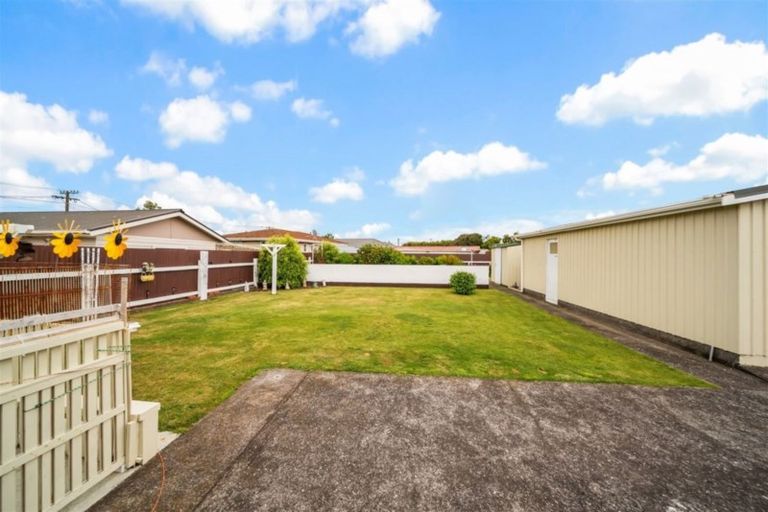 Photo of property in 22 Mcguire Street, Hawera, 4610