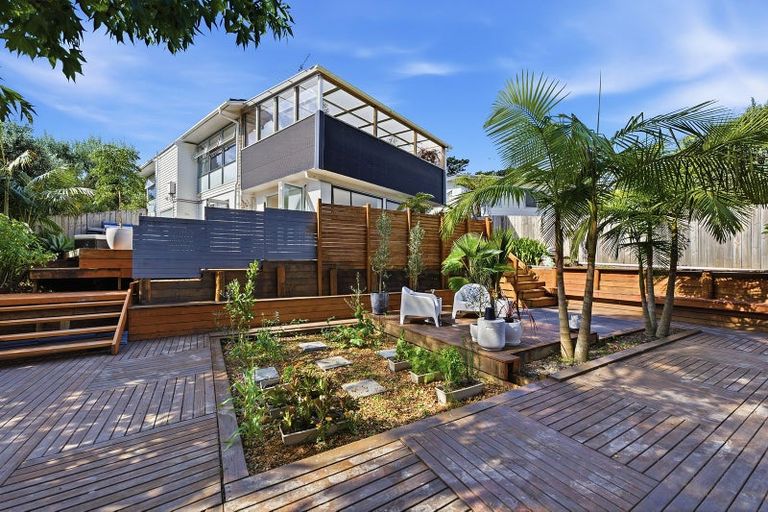 Photo of property in 1/149 Eskdale Road, Birkdale, Auckland, 0626