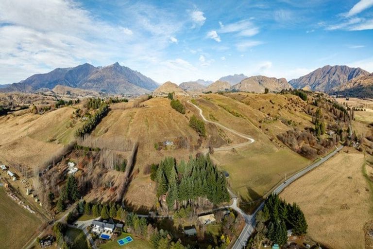 Photo of property in 2 Coronet View Road, Speargrass Flat, Queenstown, 9371