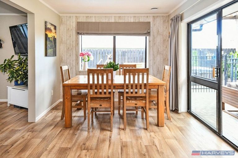 Photo of property in 9 Rarahu Place, The Gardens, Auckland, 2105