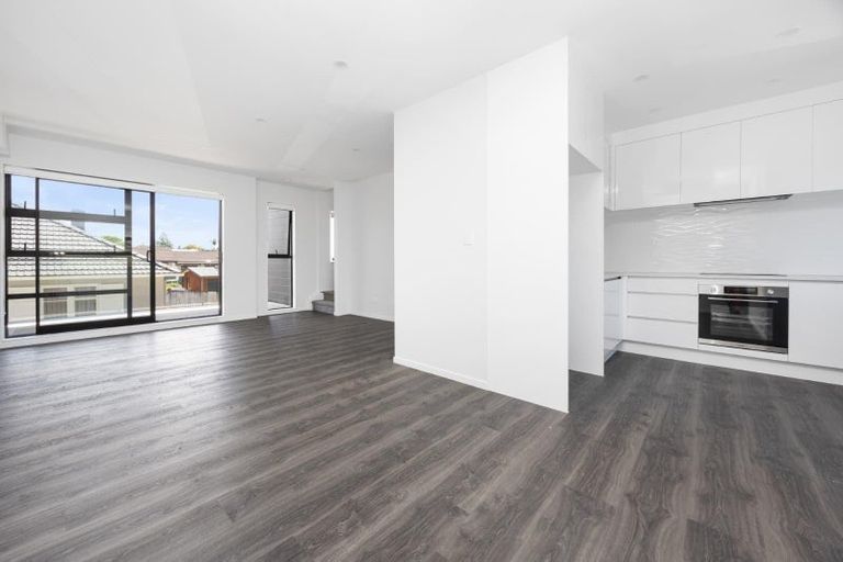 Photo of property in 3/3153 Great North Road, New Lynn, Auckland, 0600