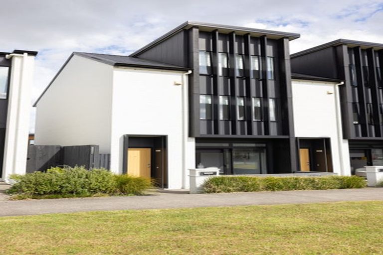 Photo of property in 10 Alexander Willis Crescent, Hobsonville, Auckland, 0616