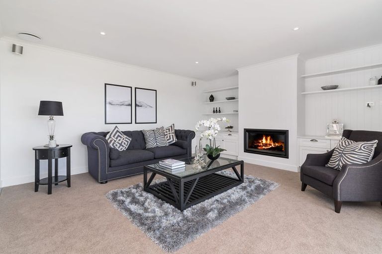 Photo of property in 1 Taumata Rise, Acacia Bay, 3385