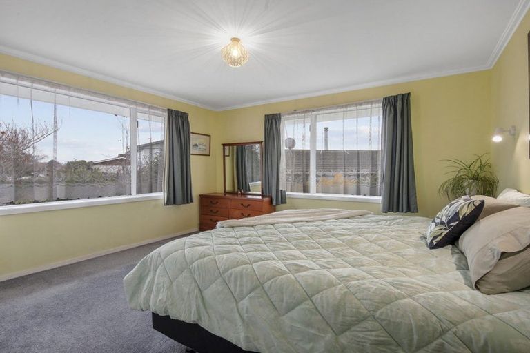 Photo of property in 17 Hillcrest Place, Avonhead, Christchurch, 8042