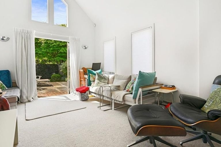 Photo of property in 139 Holly Road, St Albans, Christchurch, 8014