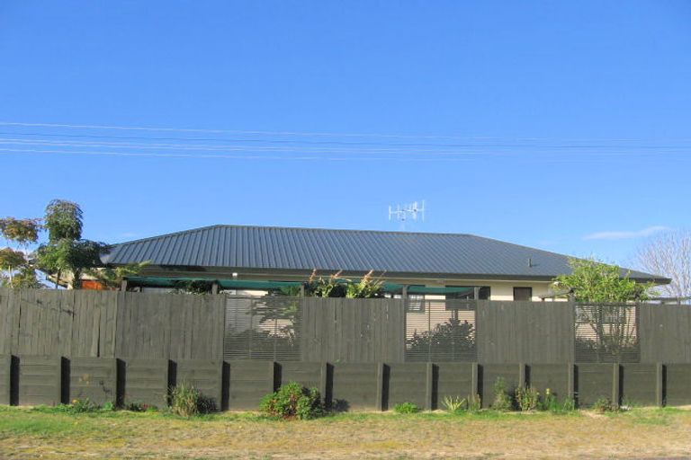 Photo of property in 320 Linton Crescent, Whangamata, 3620