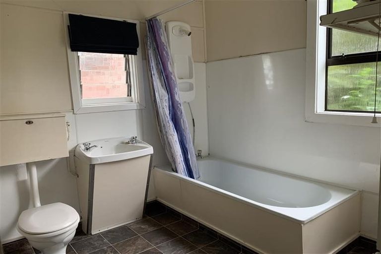 Photo of property in 225 Ravensbourne Road, Ravensbourne, Dunedin, 9022