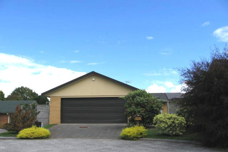 Photo of property in 22 Copplestone Place, New Lynn, Auckland, 0600