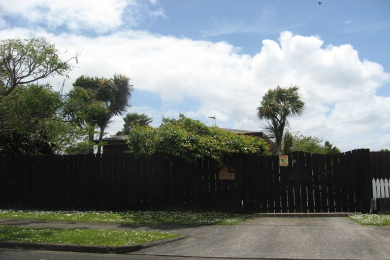 Photo of property in 7 Bill Phillip Place, Clendon Park, Auckland, 2103