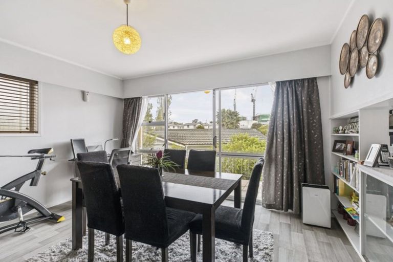 Photo of property in 2/15a Oates Road, Glen Eden, Auckland, 0602