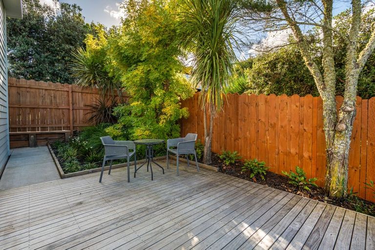 Photo of property in 15 Rosario Crescent, Red Beach, 0932