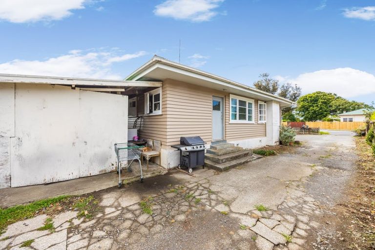 Photo of property in 329 Massey Road, Mangere East, Auckland, 2024