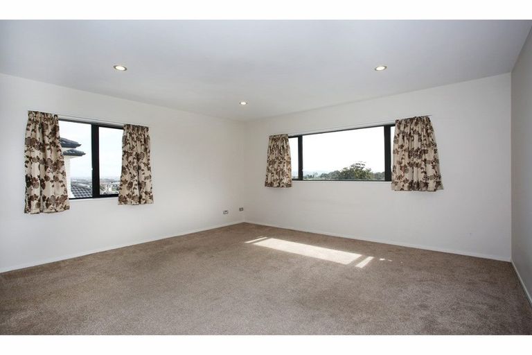 Photo of property in 12 Kokako Rise, Papakura, 2110